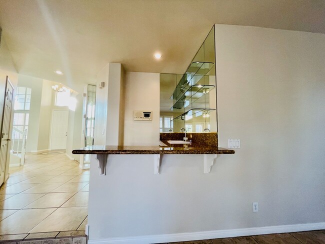 Building Photo - COMING SOON: Hardwood floors, freshly pain...