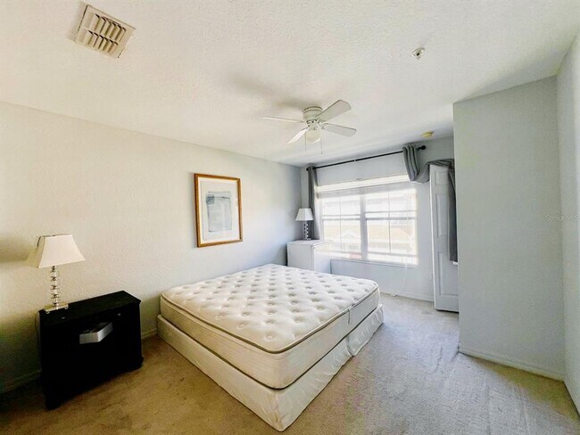 Building Photo - 4562 Yellowgold Rd E