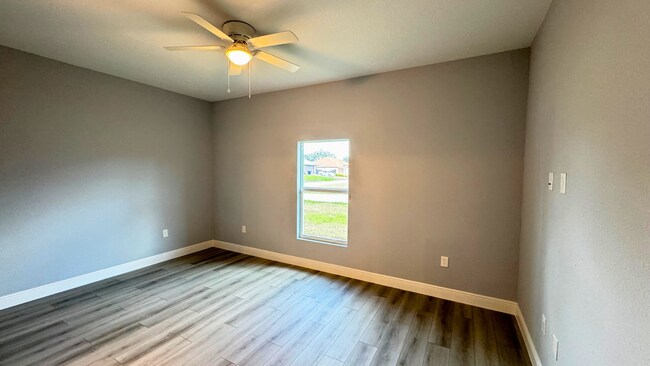 Building Photo - 702 Broadway Ave