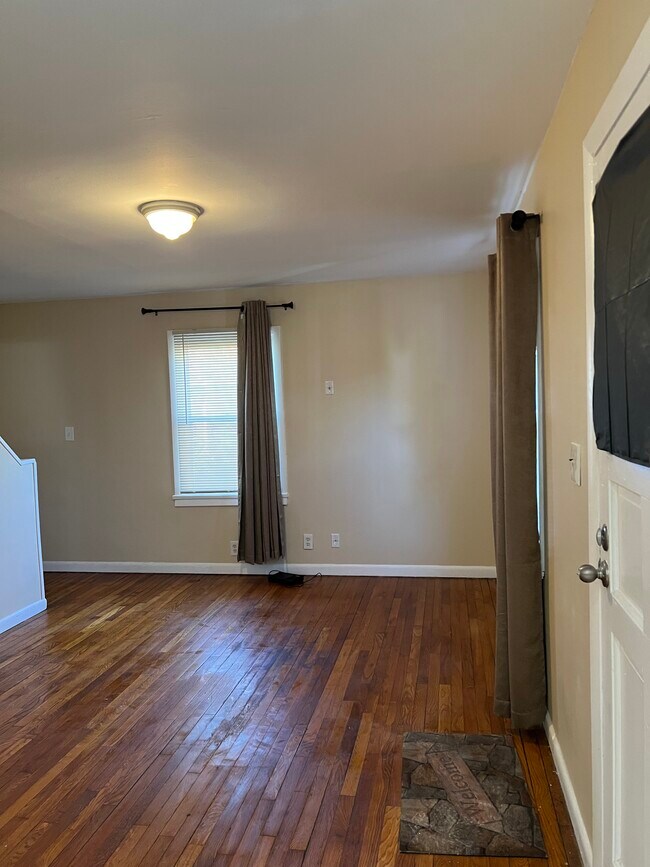 Building Photo - 119 Dupont Pl