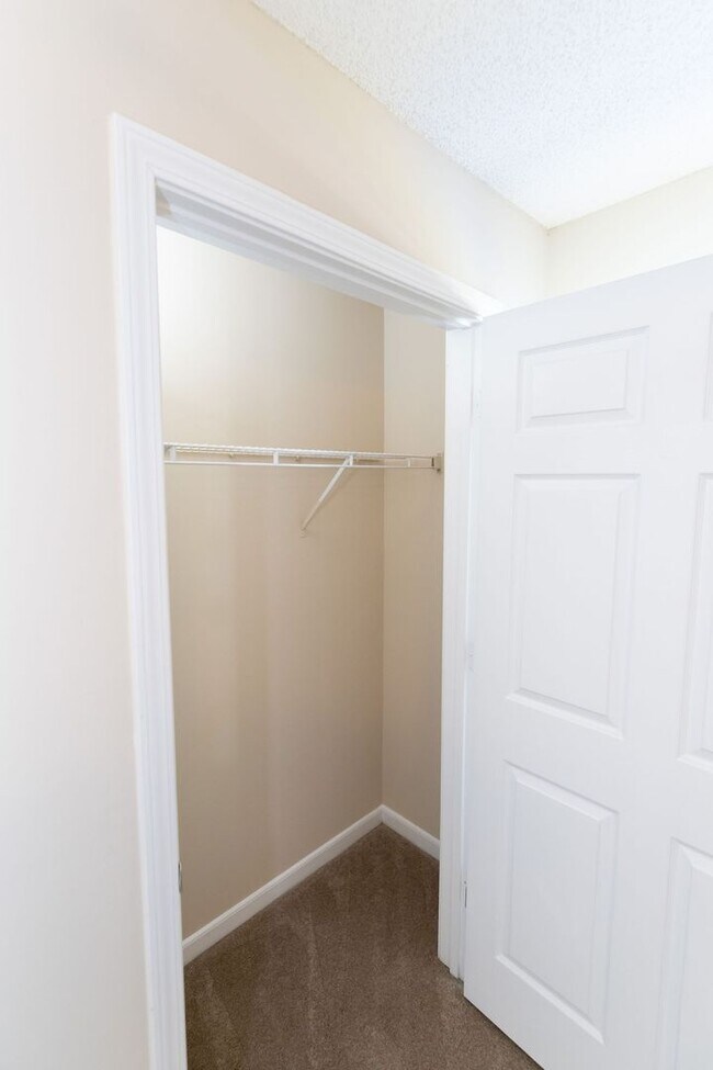 Building Photo - Who doesn't love  high speed internet, cable, water, sewer, trash & pest control included with th...