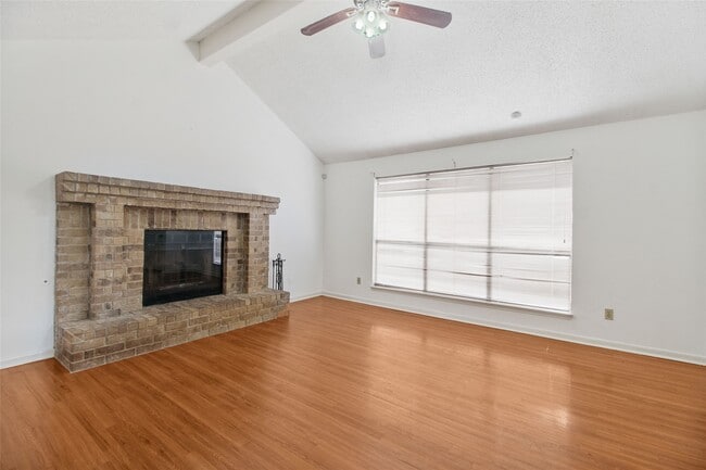 Building Photo - 2417 Hedgerose Ln