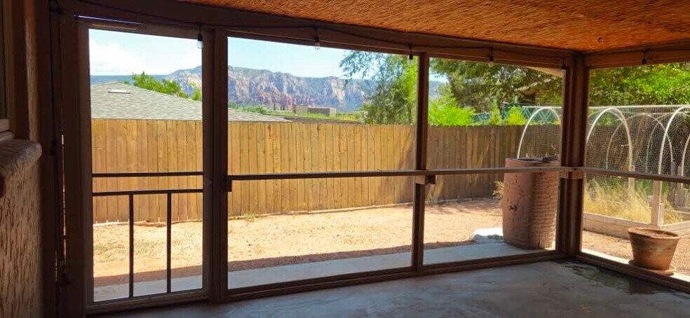 Screened in Patio - 115 Flaming Arrow Way