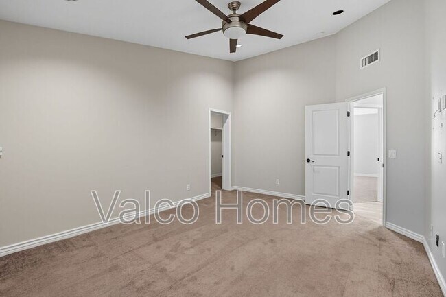Building Photo - 6326 N 14th Pl