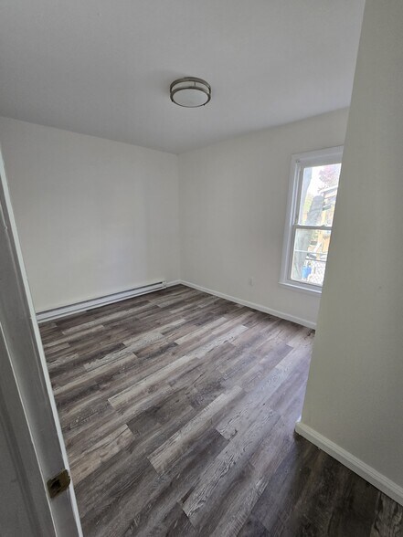 Building Photo - 92 Twiss St