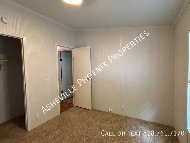 Building Photo - 3 Double Oaks Dr