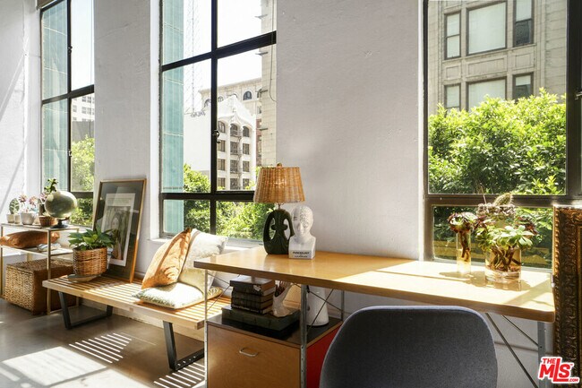Building Photo - 849 S Broadway