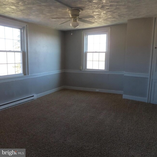 Building Photo - 1410 Gillan Dr