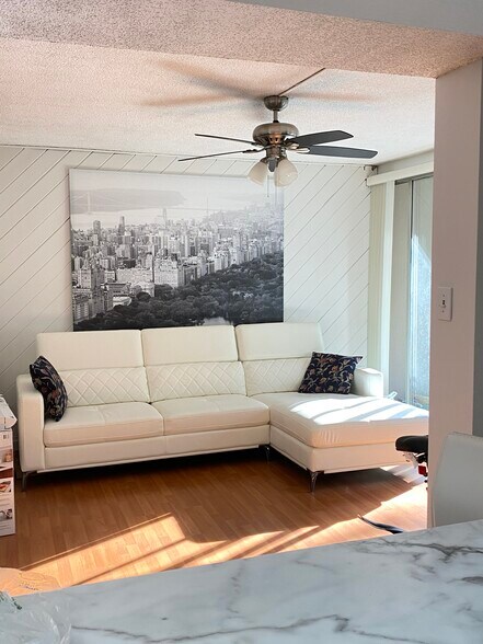 Building Photo - 9420 Live Oak Pl