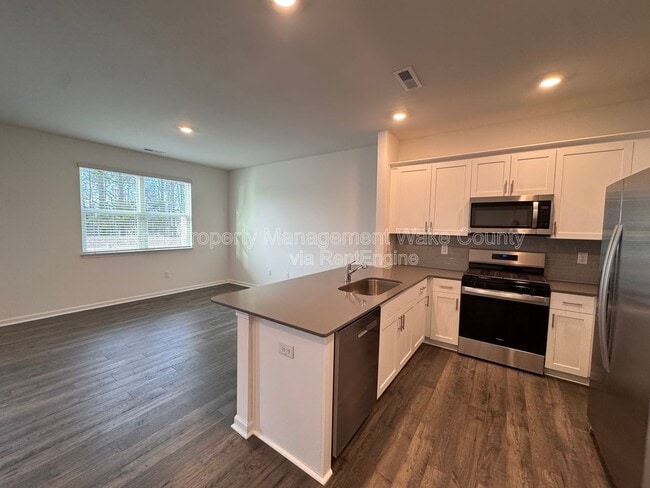 Building Photo - 407 Belgian Red Wy