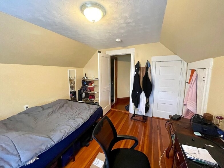 Building Photo - 123 Winthrop St