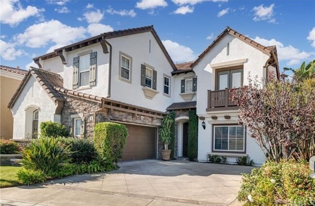 Building Photo - 9 Marisol