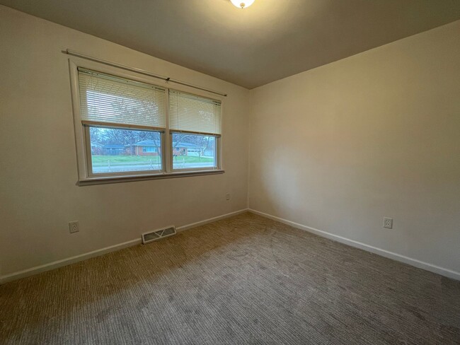 Building Photo - Three Bedroom Home in Richland