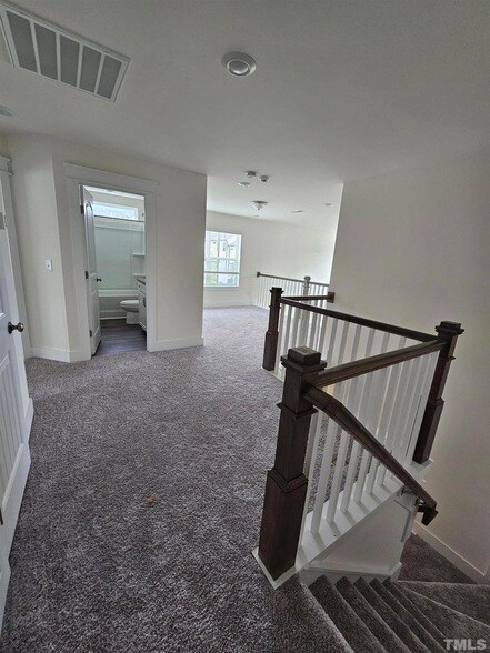 Building Photo - 1001 Heartstone Wy