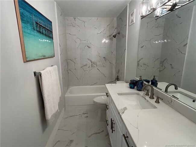 Building Photo - 2807 SW Lakemont Pl