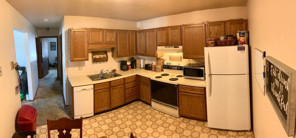 Building Photo - 1120 W Hamilton Ave