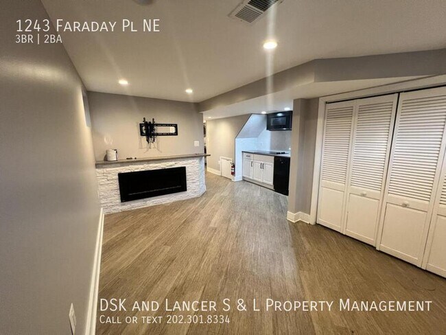 Building Photo - 1243 Faraday Pl NE