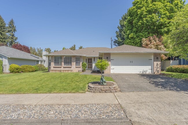 Primary Photo - 3120 NE 98th Cir