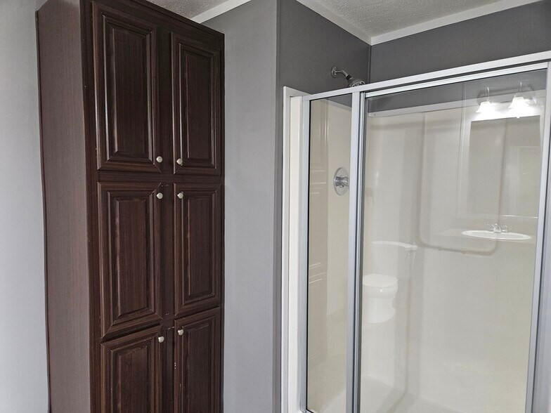 Building Photo - 64 Lynnwood Cir