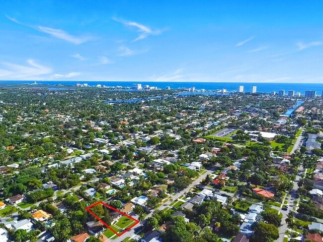 Building Photo - 1535 Plunkett St