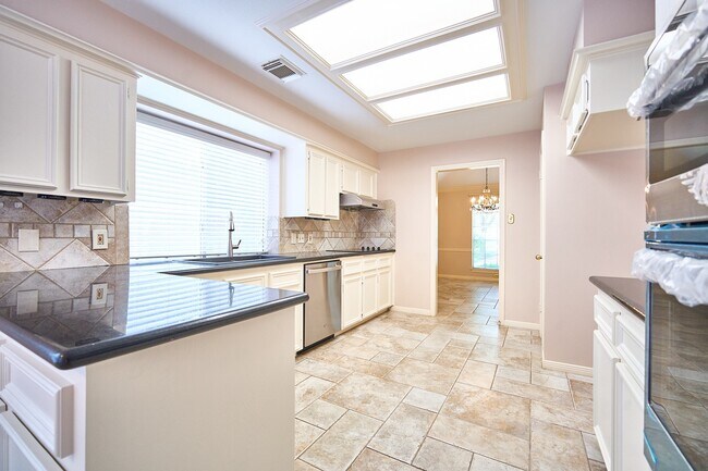 Building Photo - 5022 Moss Run Dr