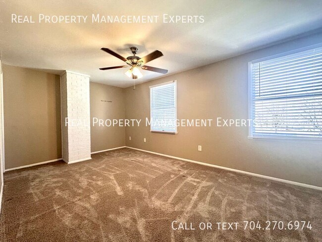 Building Photo - 7526 Holly Grove Ct
