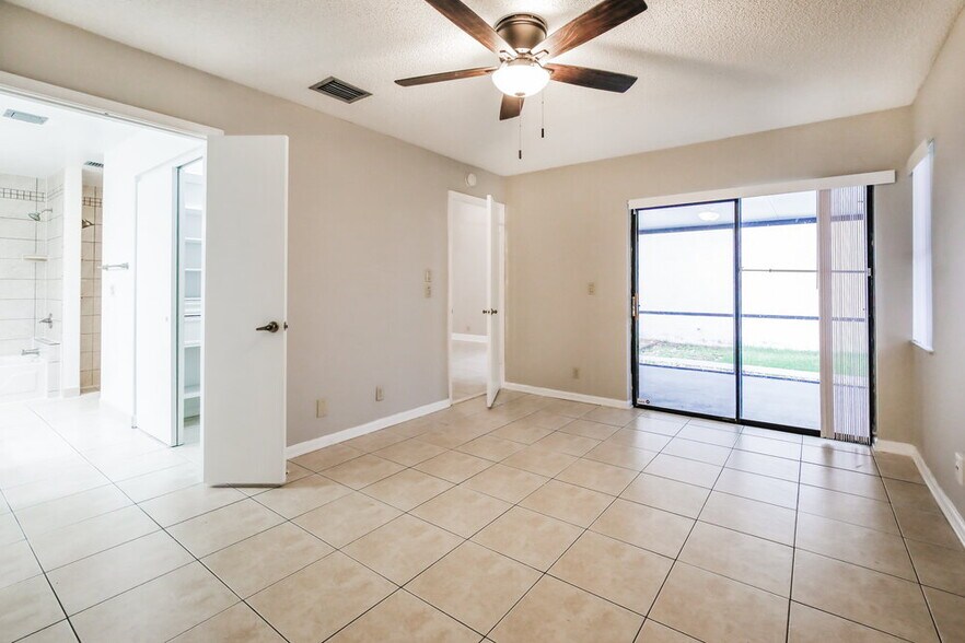 Building Photo - 578 Lakeside Cir