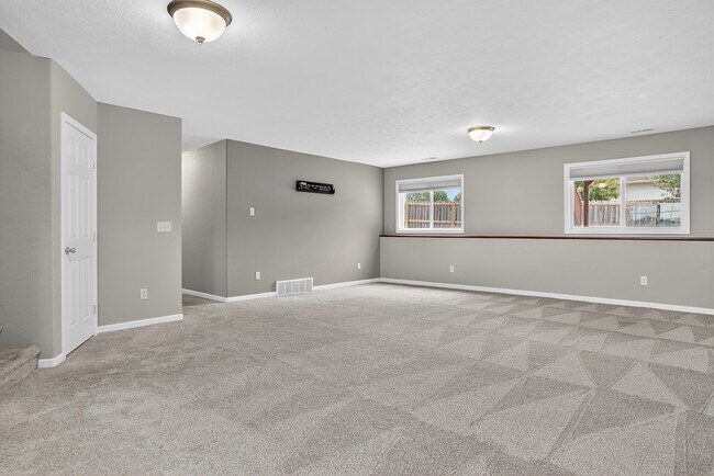 Building Photo - 401 Kahler Ct