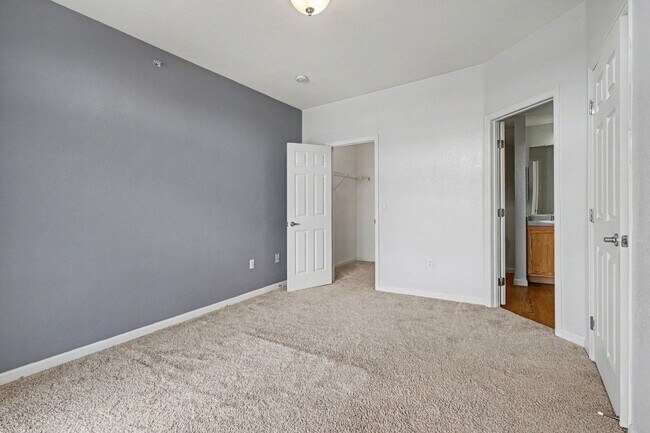 Building Photo - Charming Englewood Condo | 2 Bedrooms, Covered Parking & Community Pool