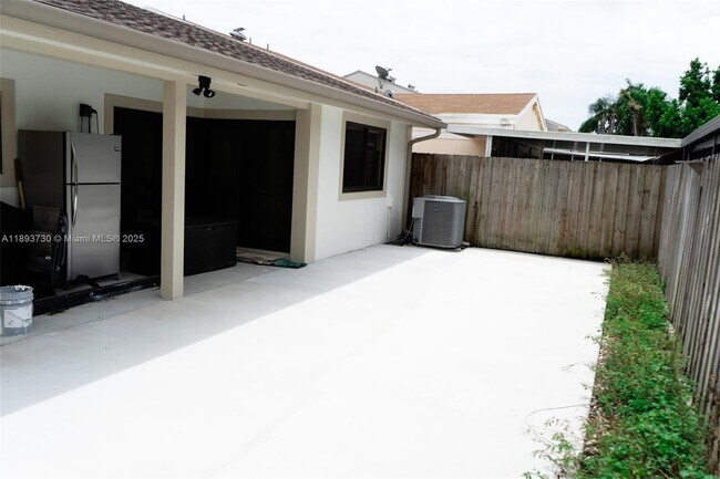 Building Photo - 21900 SW 100th Pl
