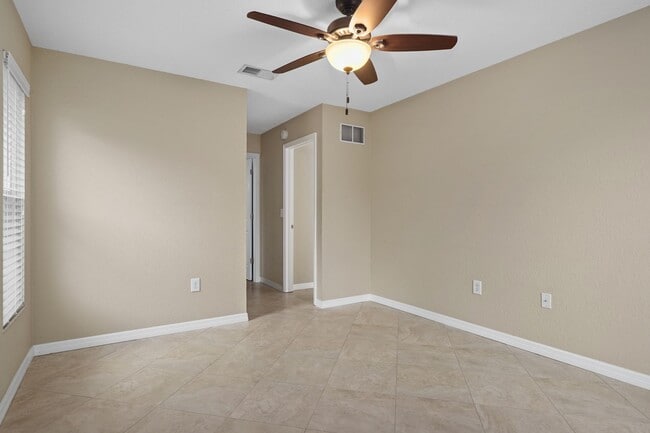 Building Photo - Perfect West Bradenton Location - 2 bedroom / 2 bathroom Home