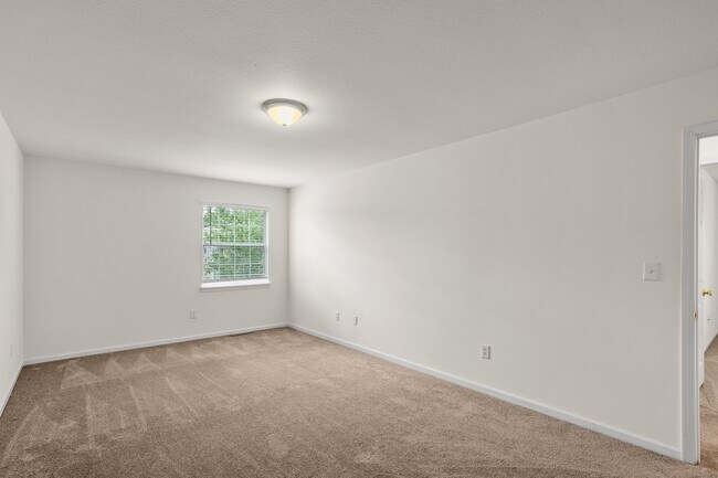 Building Photo - 2612-2614 Northampton Dr.