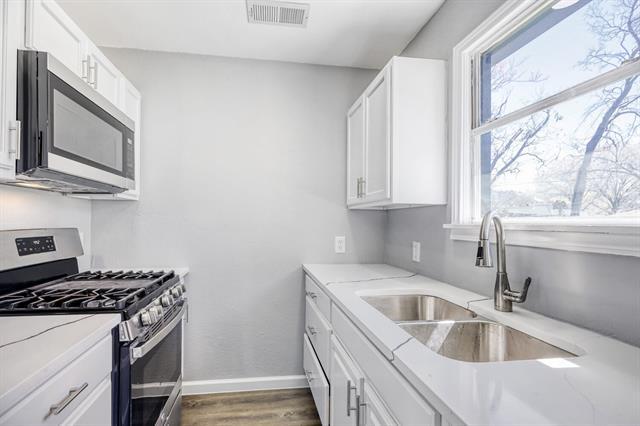 Building Photo - 904 21st St