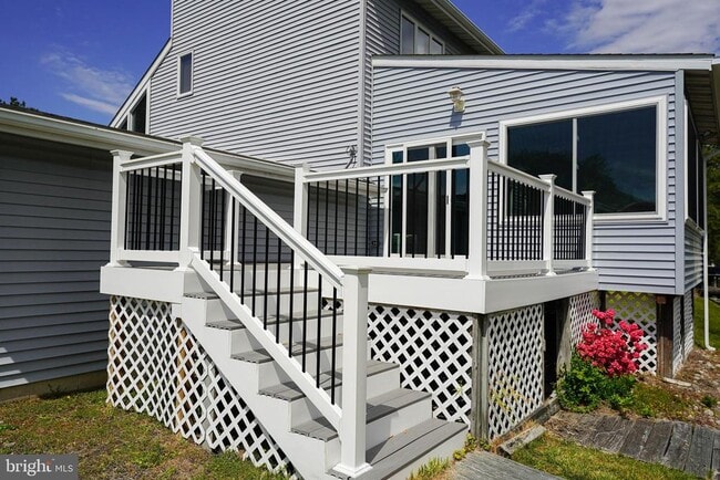 Building Photo - 39028 Bayview W