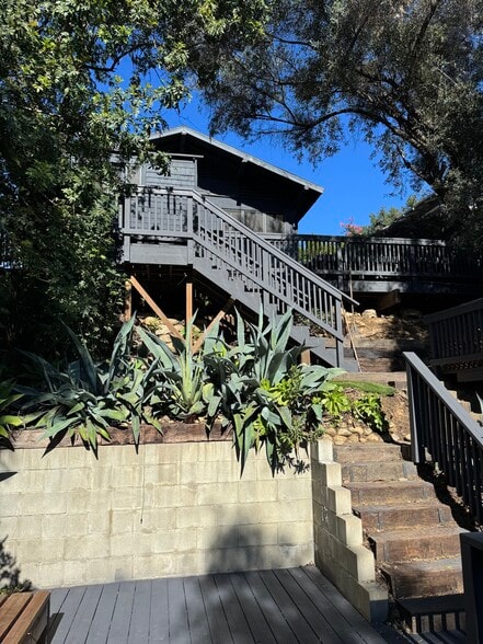 Building Photo - 5924 Hayes Ave