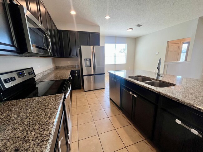 Building Photo - Spacious 4-Bed Home in Carlisle Grand