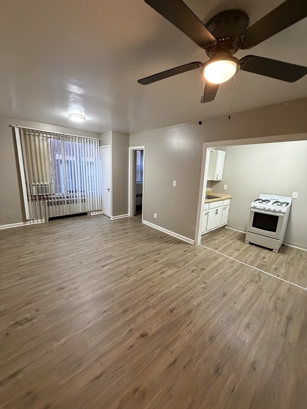 Building Photo - 2076 Elm Ave