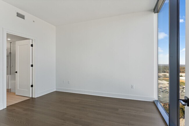 Building Photo - 2 Bed 2 Bath Apartment in West Midtown!