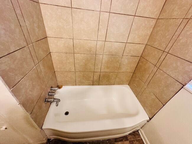 Building Photo - 722 Myrtlewood Dr