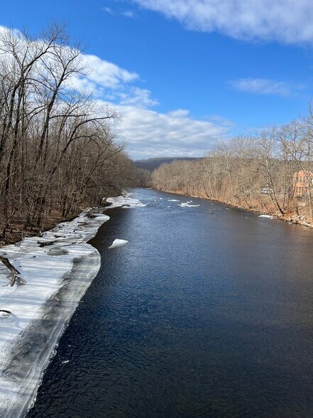 Farmington River and Rails to Trails 5 minutes away - 16 Caesar Dr