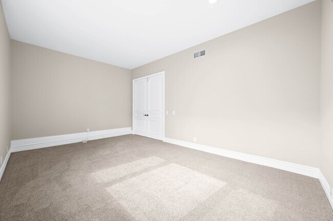 Building Photo - Elegant Dream Escape - Hills of Studio City