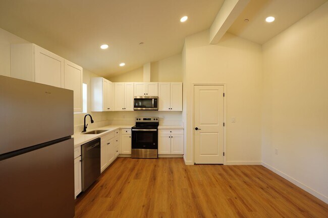 Building Photo - 4805 Charlotte Way