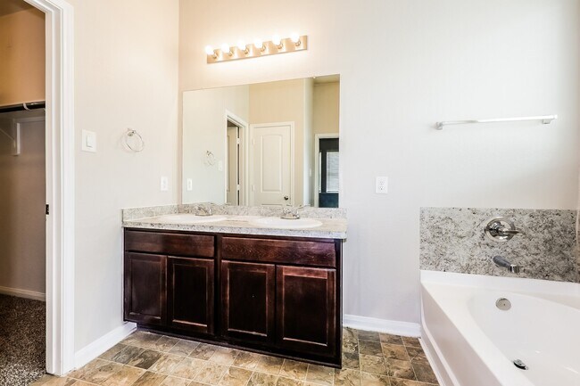 Building Photo - 1664 Rd 5102