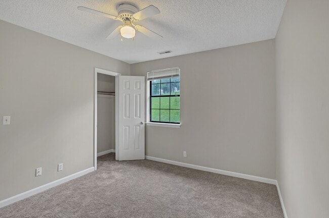 Building Photo - 764 Fox Ridge Dr