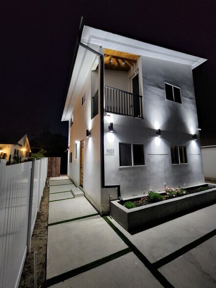 Building Photo - 6653 Melba Ave