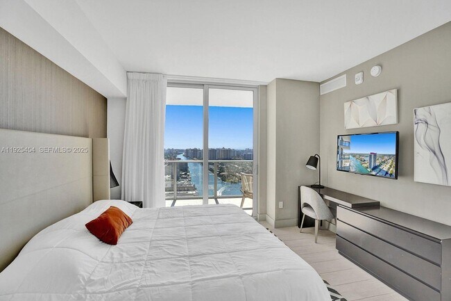 Building Photo - 4010 S Ocean Dr