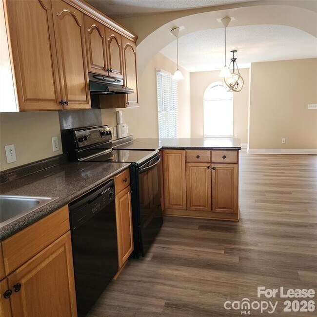 Building Photo - 208 Chuckwood Rd