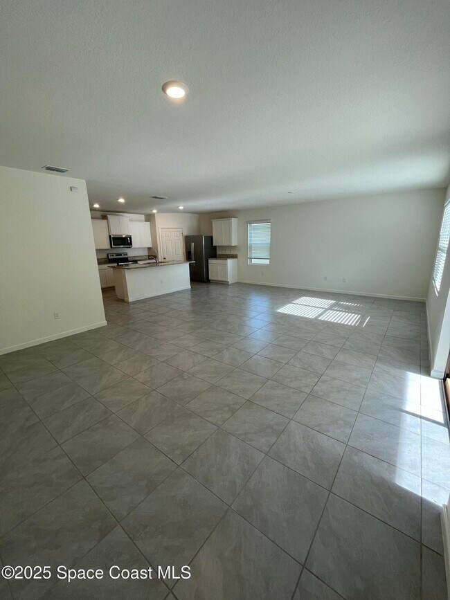 Building Photo - 7459 Tourmaline Dr