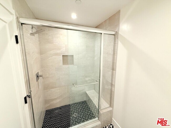 Building Photo - 3414 London St