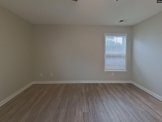 Building Photo - 608 Cottontail Ct N